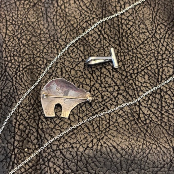 Zuni  vintage SIGNED Bear pin/pendant combo Bear w/heart line, SS & Onyx - Picture 3 of 3